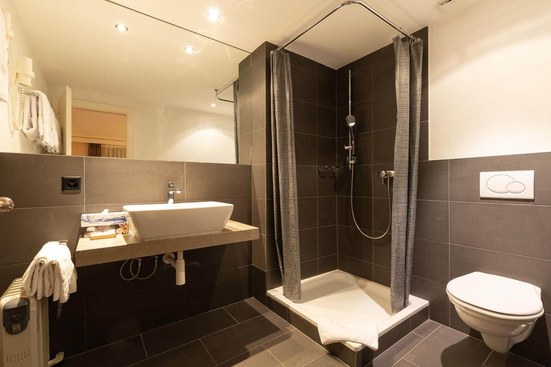 Hotel Central, Spa & Lounge Bar Кранс Монтана Екстериор снимка