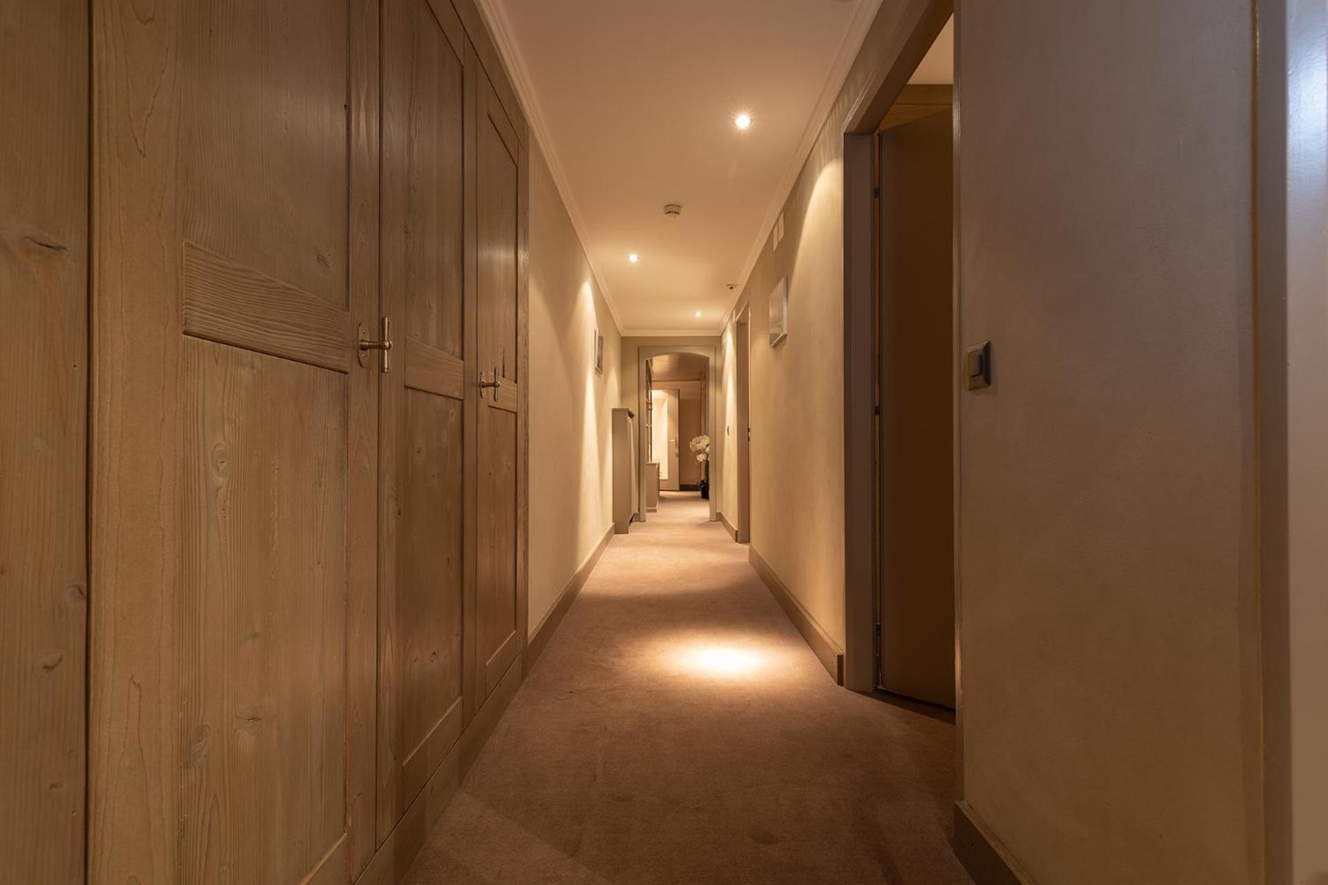Hotel Central, Spa & Lounge Bar Кранс Монтана Екстериор снимка