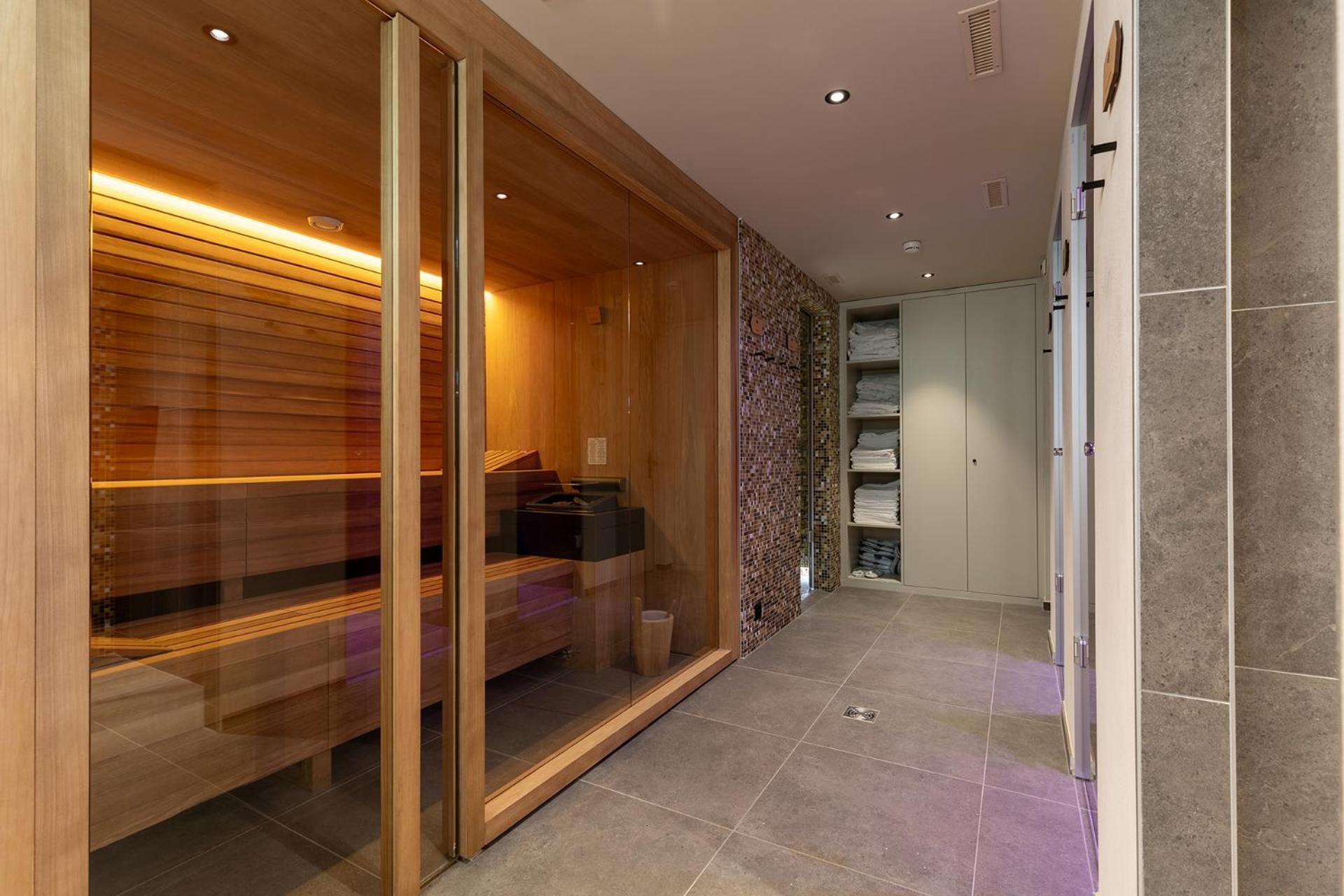 Hotel Central, Spa & Lounge Bar Кранс Монтана Екстериор снимка