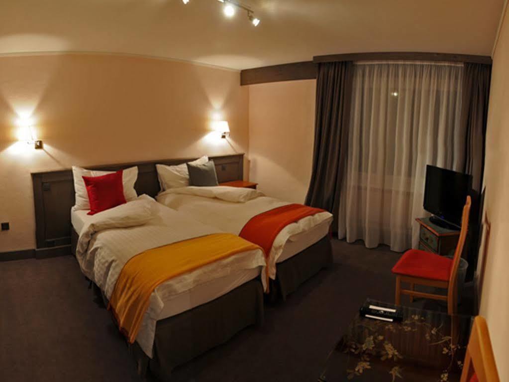 Hotel Central, Spa & Lounge Bar Кранс Монтана Екстериор снимка